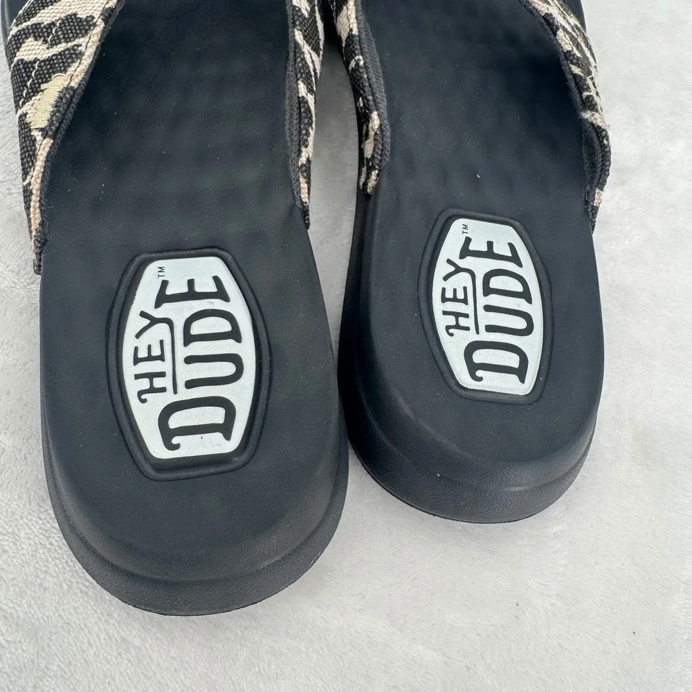 Hey Dude Christi Classic Leopard Flip Flops Womans Size 9 Sandals Black & Tan
